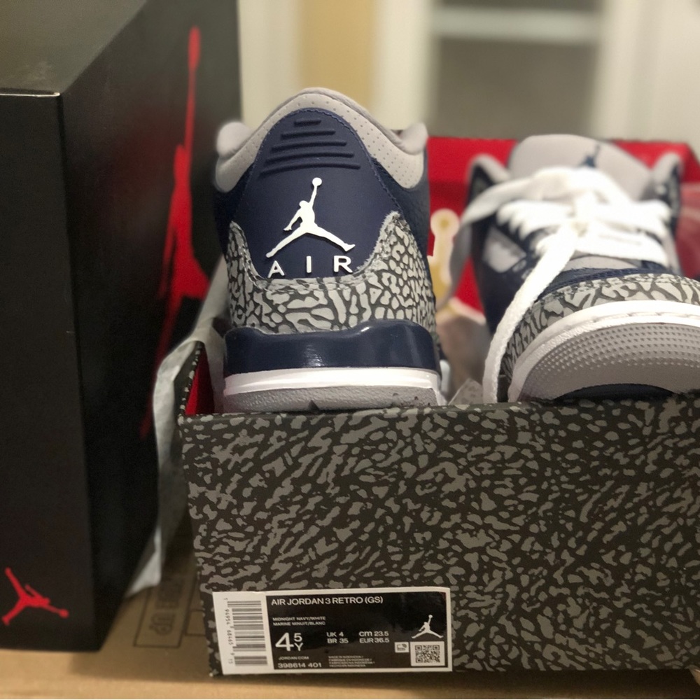 Air Jordan 3 Retro (GS) Georgetown 398614-401 Size 4.5Y/ Women 6 BNIB